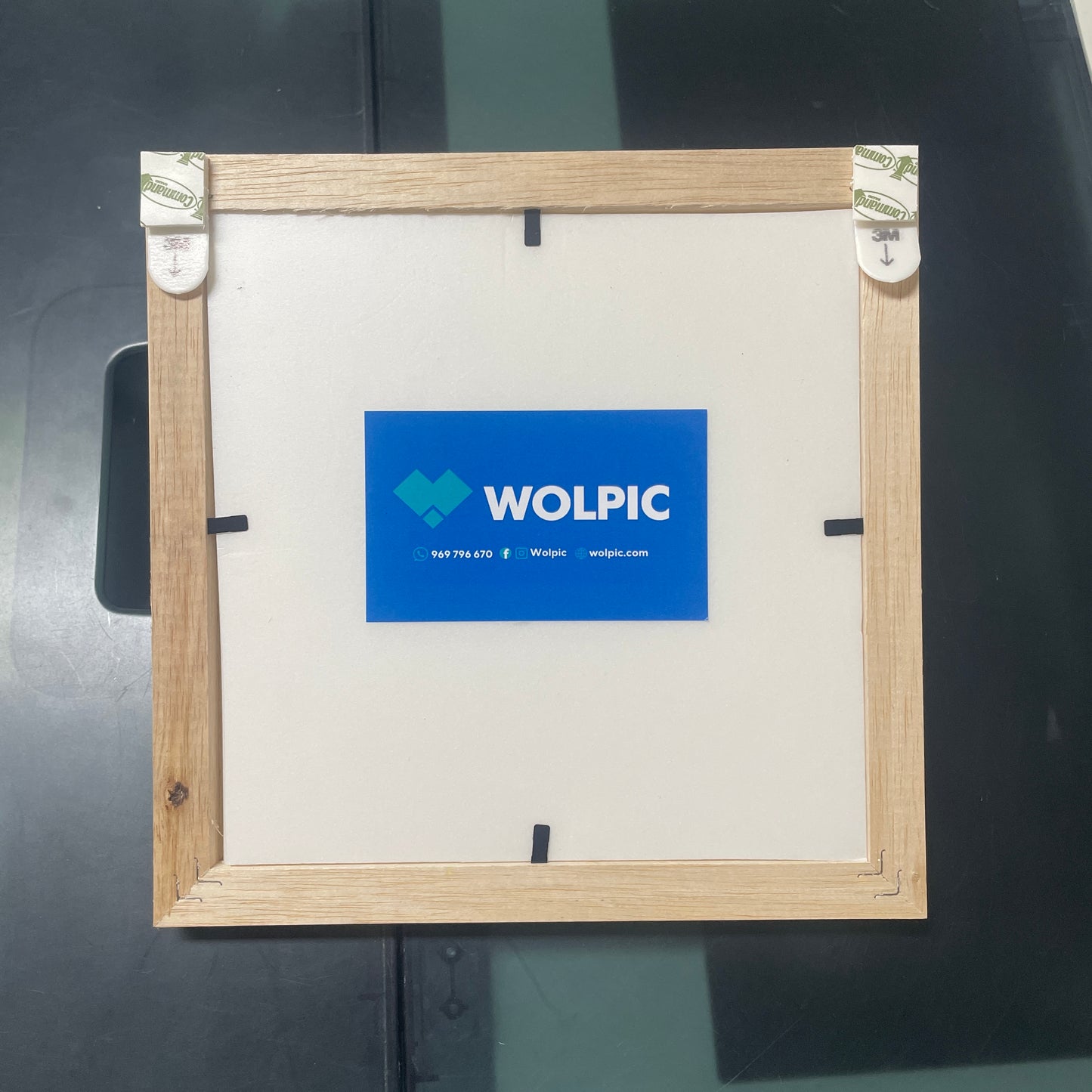 Cuadro de Madera de 20x20 cm con foto impresa y adhesivo 3M en la parte de atrás