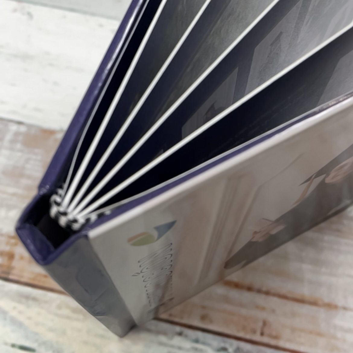 Anuario Escolar con tapa dura y estampado personalizado a partir de 6 und