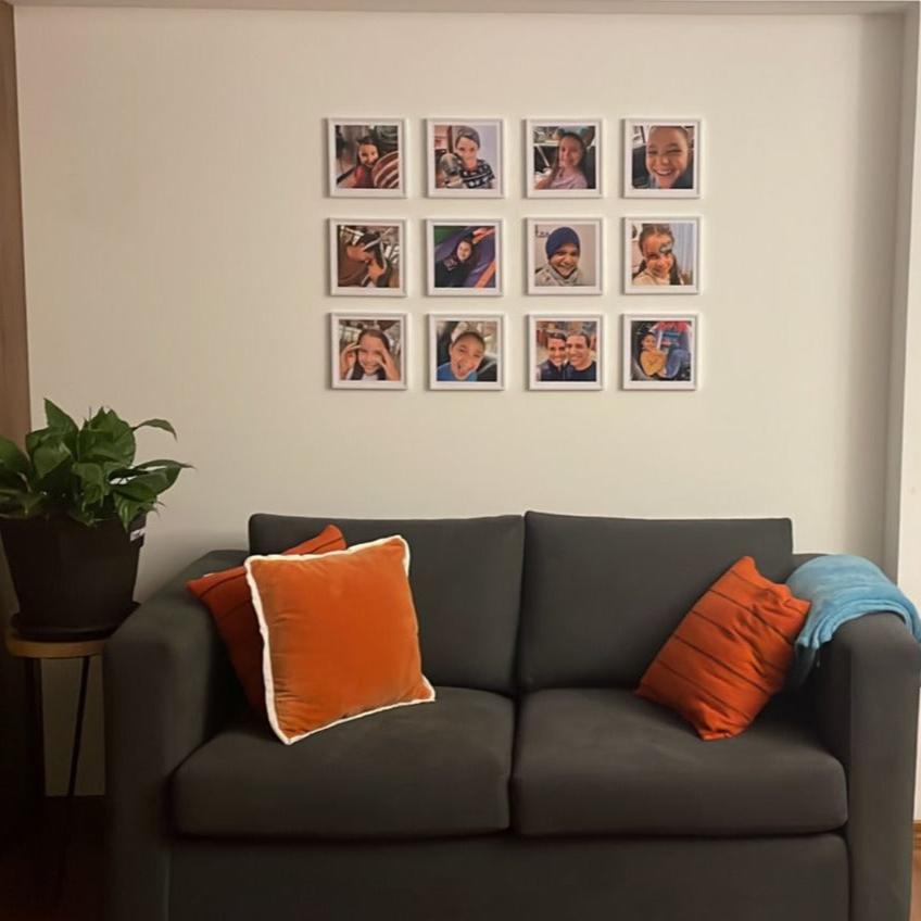 Cuadro de 20x20 cm + foto impresa y adhesivo en la parte de atrás