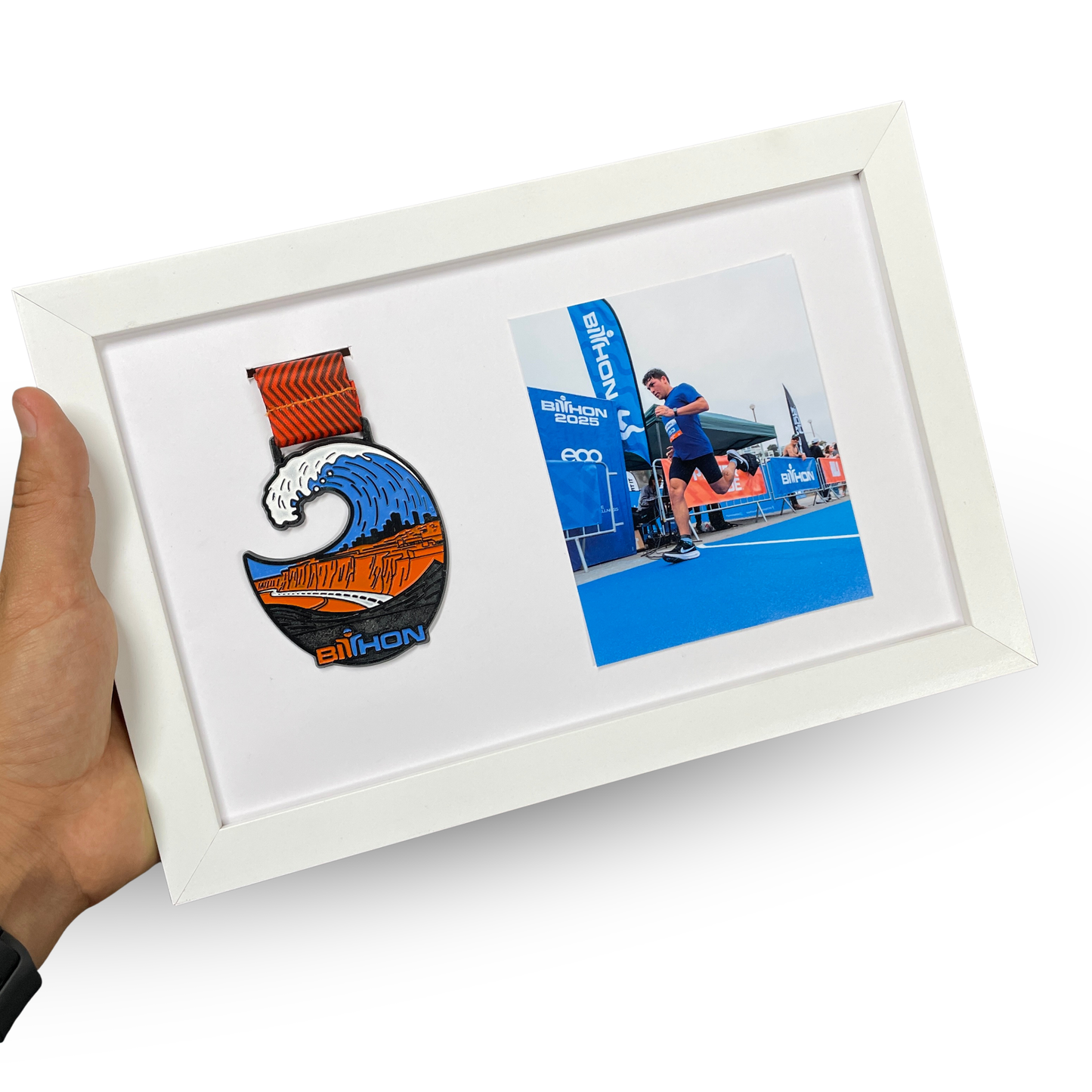 Porta Medallero de 20x30 cm con marco de madera pino, tapa y parante rígidos (sin vidrio)