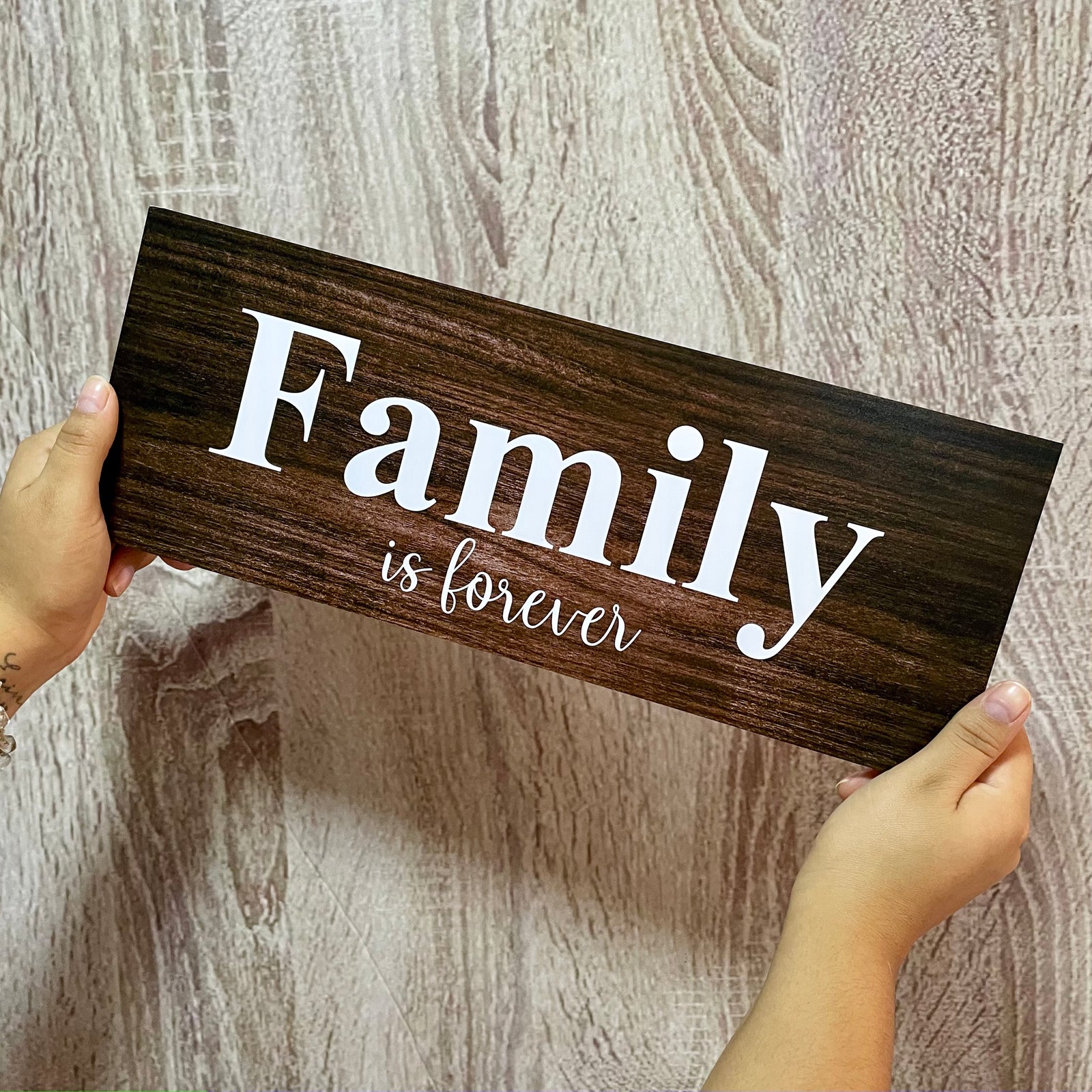 Letrero Family de 15x40 cm + adhesivo - Image 1